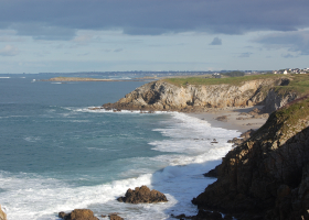 Vue sur la mer d'Iroise prise près de la pointe de Corsen, sur la commune de Plouarzel, dans le Finistère.